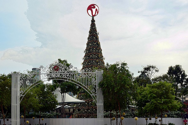 Resorts World Sentosa Cuts 400 Jobs Agb