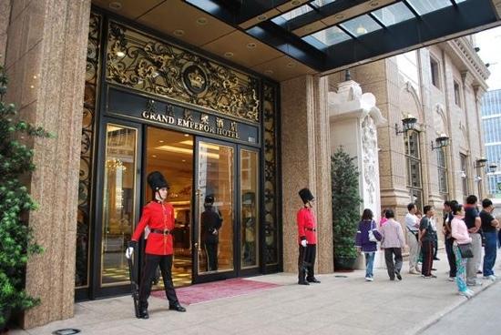 Grand-Emperor-Hotel-Emperor-Entertainment-Macau