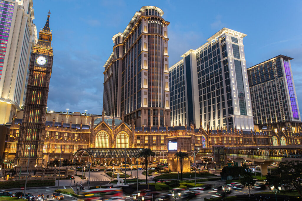 Revenue rebounds, losses narrow for Las Vegas Sands Corp.