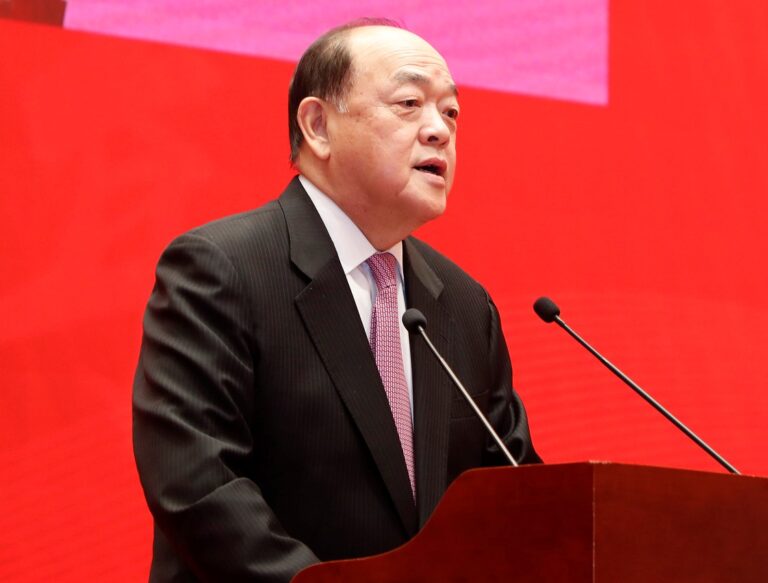 Macau Chief Executive, who presided over gaming license re-tendering, to step down, citing health