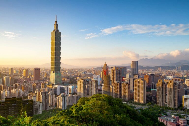 Taiwan raises travel alert for Macau