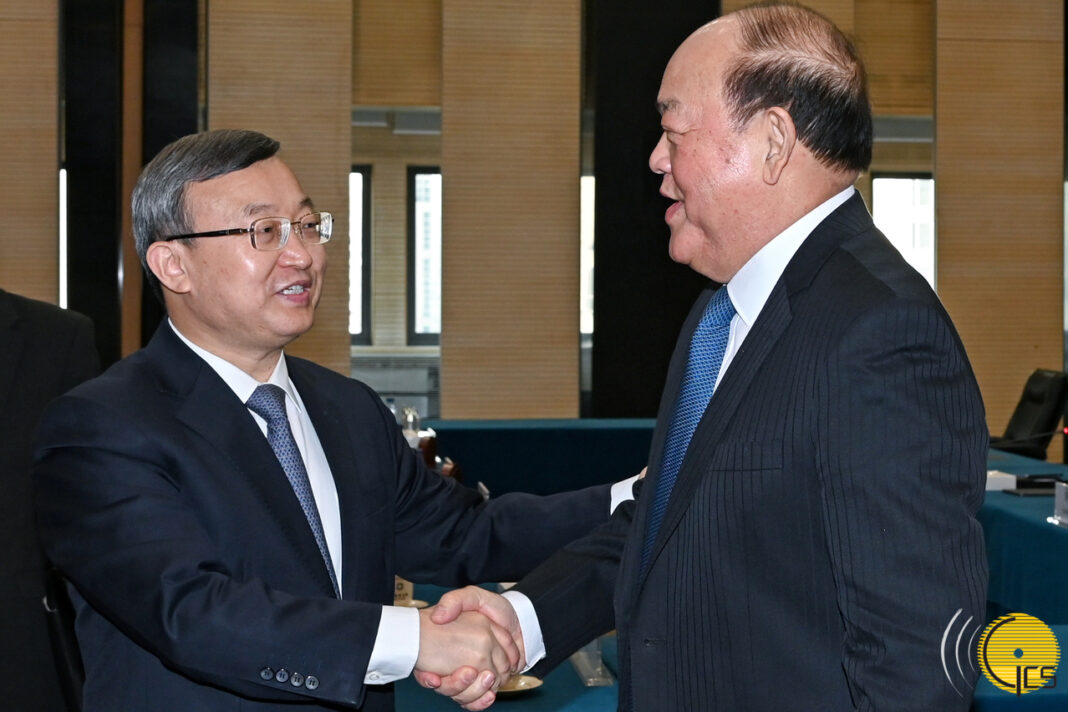 Macau CE Ho Iat Seng meets Vice Minister of Commerce while in Beijing
