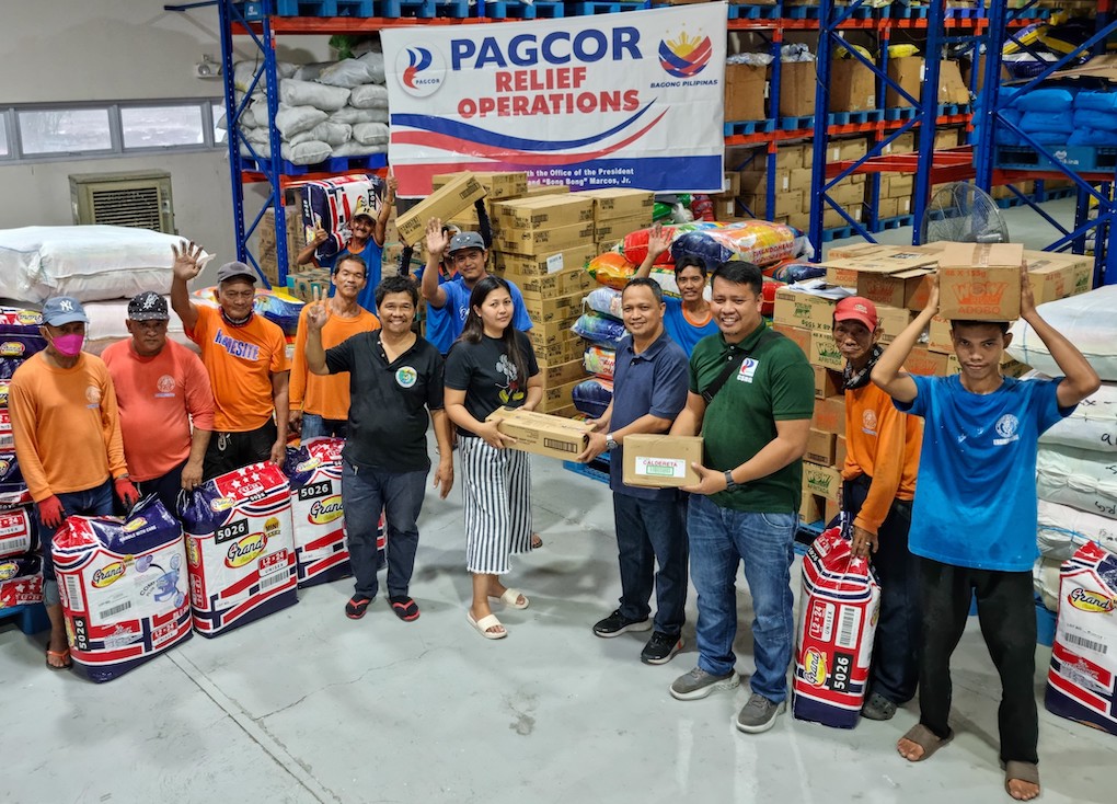 PAGCOR, distributes relief packs to Marikina City after flooding