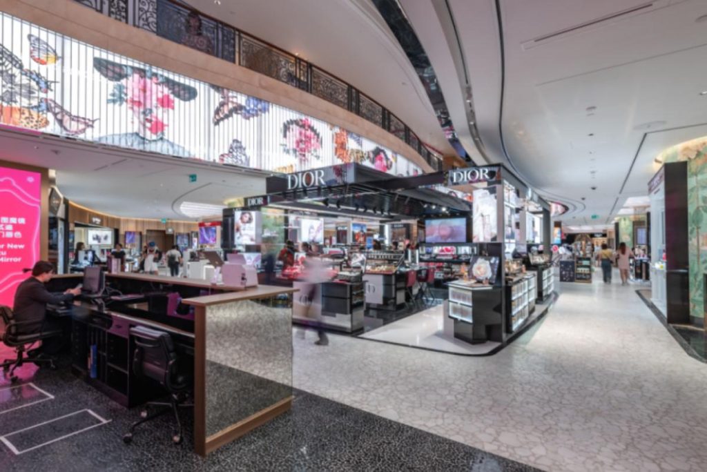 Report claims workers at Macau's leading retail group suggested to take unpaid leave