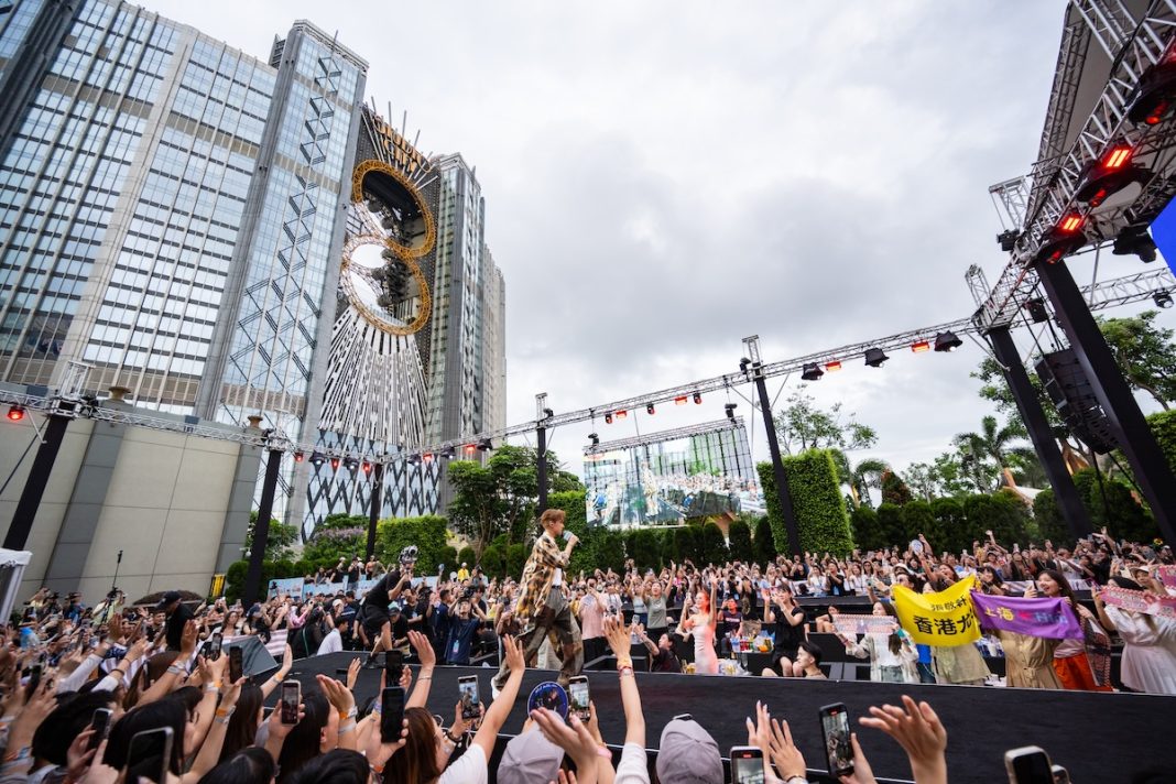 Pop Superstar Hins Cheung presented an epic performance at the WAVEFest Finale