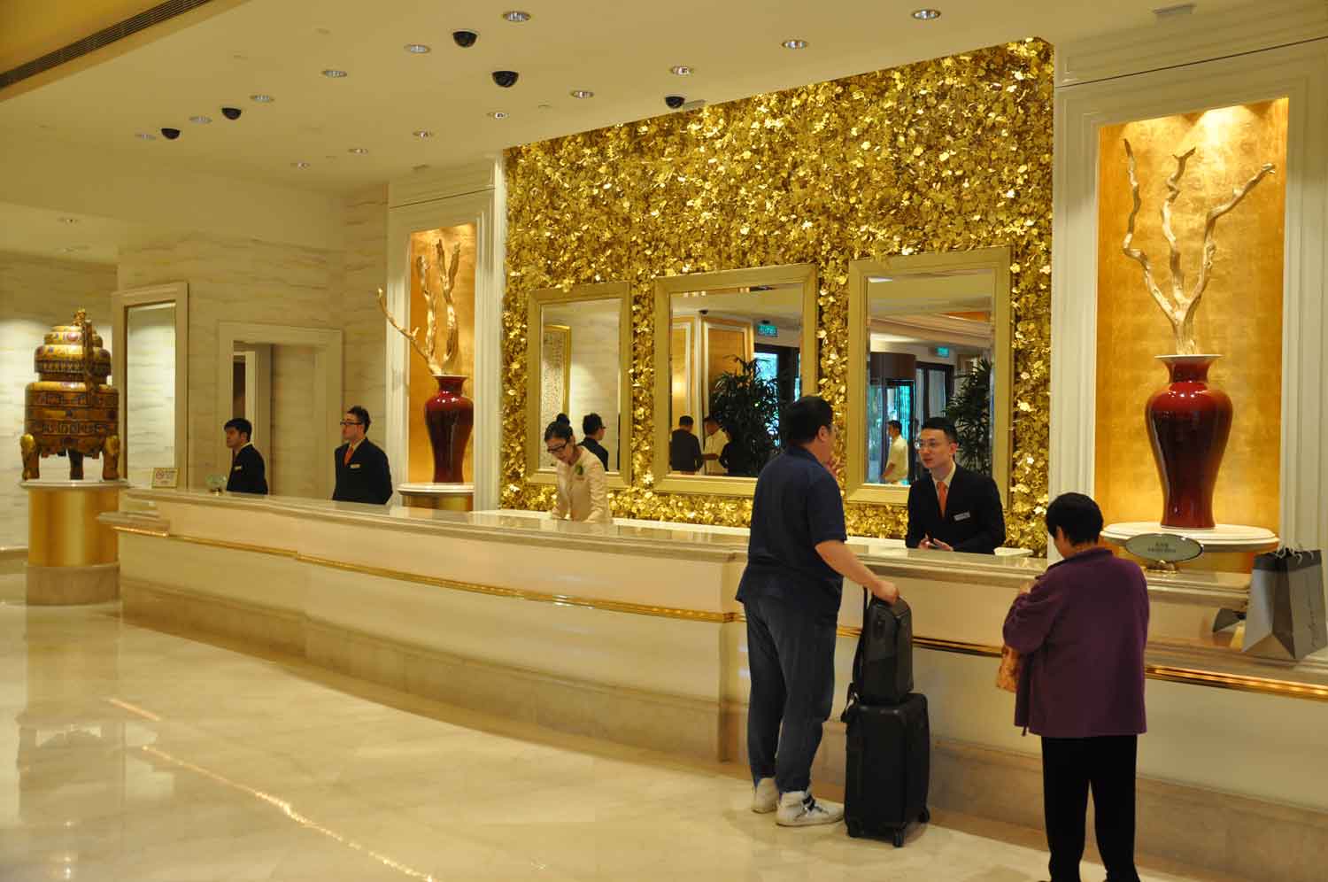 Macau legislator criticizes gaming firms for outsourcing local jobs via part-time regime