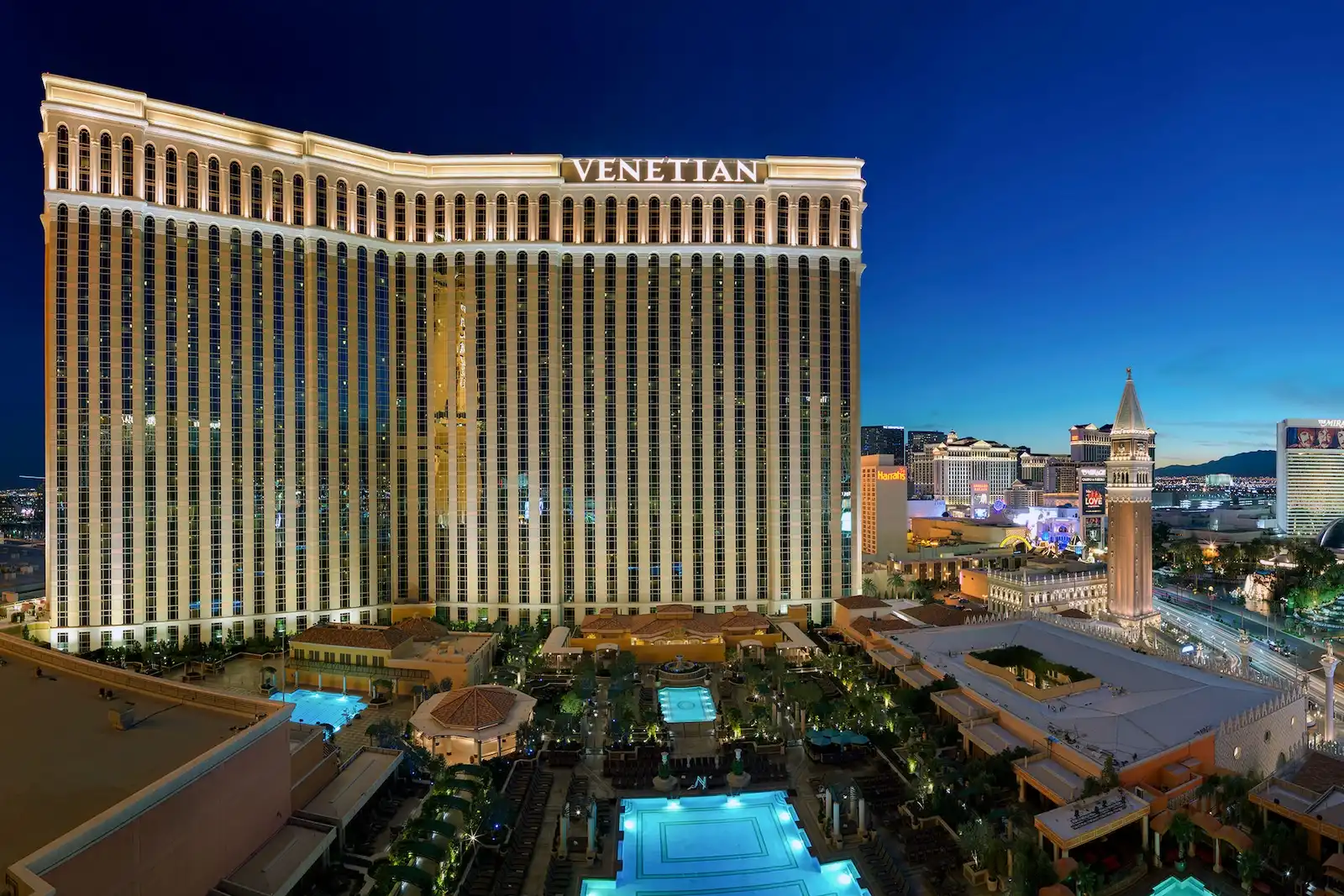Las Vegas Sands posts higher quarterly earnings on strong results in Macau and Singapore