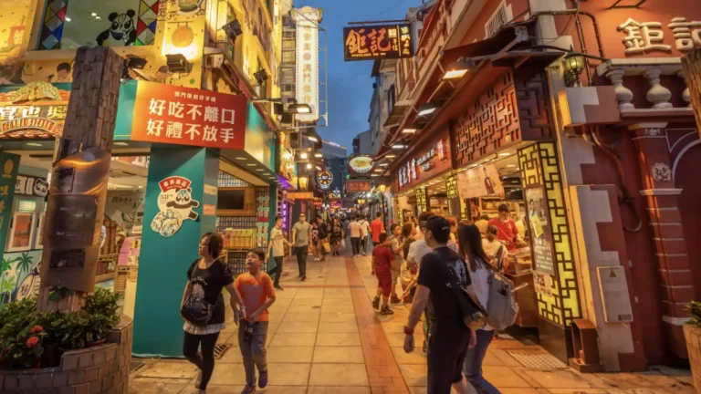 Accelerating currency drop of renminbi pressures Macau tourism market