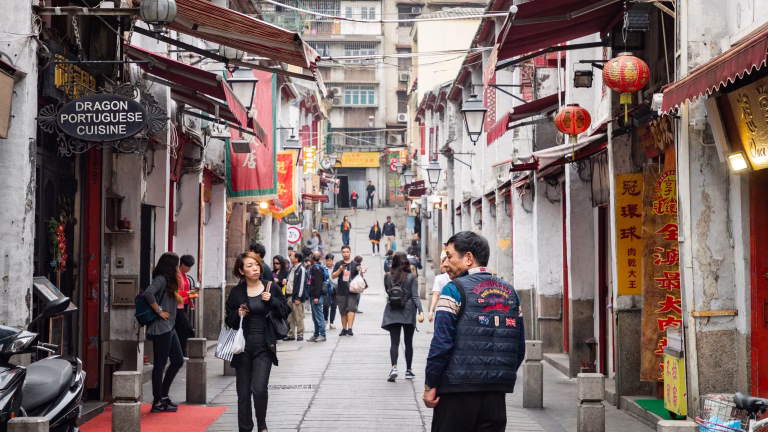 Macau per-capita visitor non-gaming spending drops 12.8% in 1H25