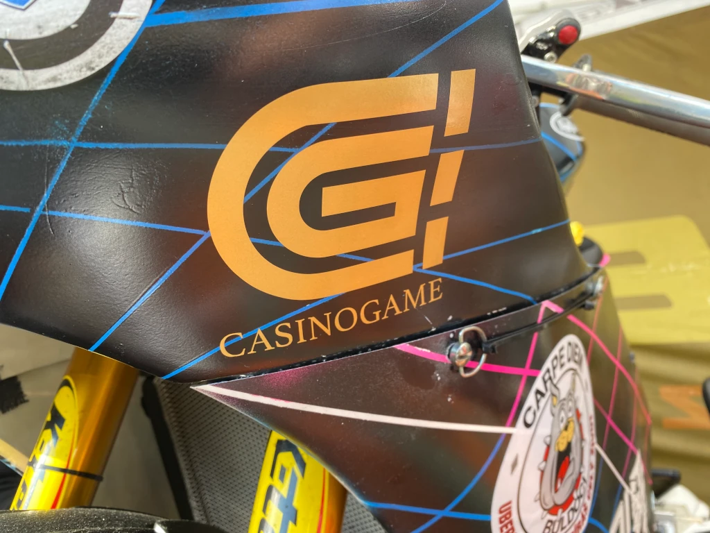 CasinoGame celebrates milestone motorsport sponsorship with Michal Dokoupil’s top-10 finish at 2025 Isle of Man TT CasinoGame