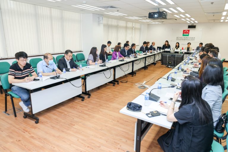 Macau economic and tourism officials meet with owners of hotels impacted by satellite casino closures
