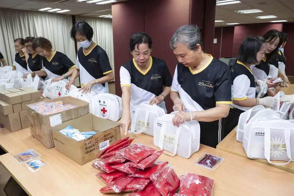 Sands China delivers 1,500 emergency response kits and hosts disaster preparation workshops Sands China delivers 1,500 emergency response kits and hosts disaster preparation workshops
