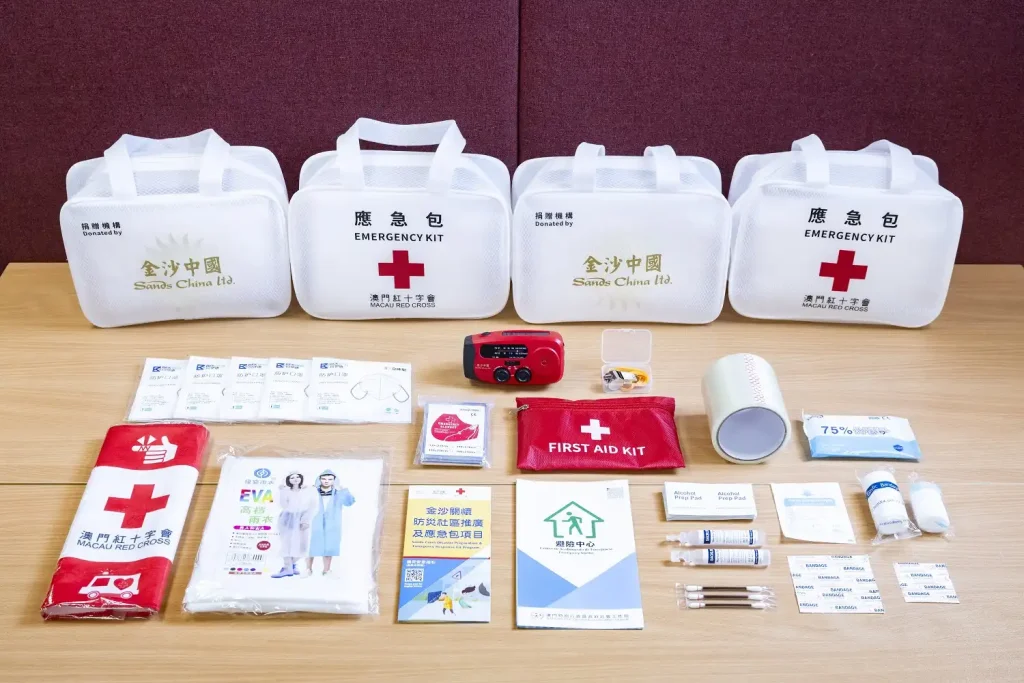 Sands China delivers 1,500 emergency response kits and hosts disaster preparation workshops Sands China delivers 1,500 emergency response kits and hosts disaster preparation workshops