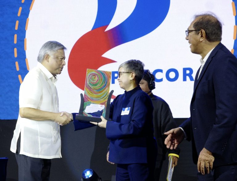 PAGCOR chief recognized for leadership in gambling advertising regulation