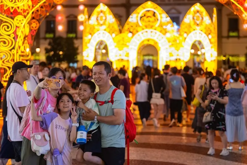 Macau retailers report weak spending despite record holiday crowds