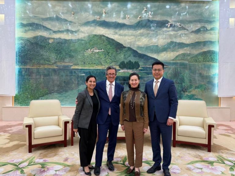 MGM’s Hornbuckle meets China vice premier to discuss bilateral tourism