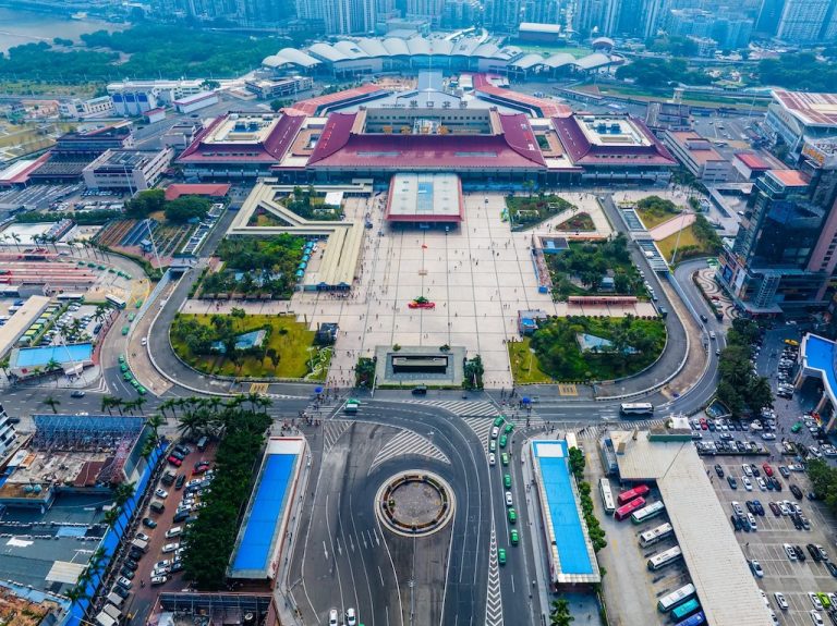 Key Zhuhai-Macau border checkpoint tops 64M passenger trips in first half, up 6%