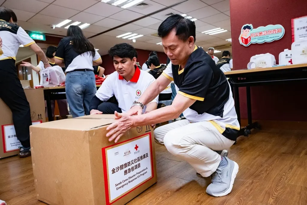 Sands China delivers 1,500 emergency kits to strengthen community resilience Sands China delivers 1,500 emergency kits to strengthen community resilience