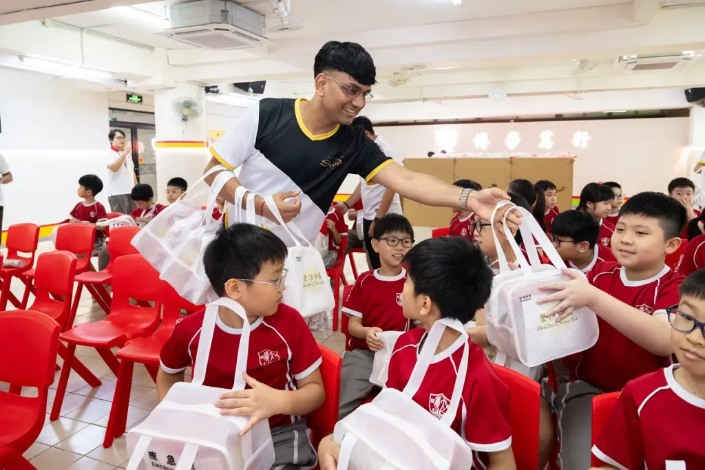 Sands China delivers 1,500 emergency kits to strengthen community resilience Sands China delivers 1,500 emergency kits to strengthen community resilience